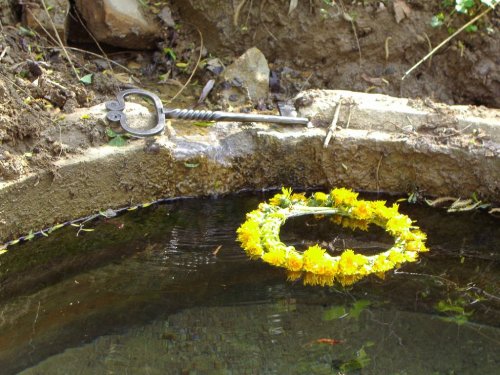 Otevírání studánky nad Žlebem - 7.5.2006